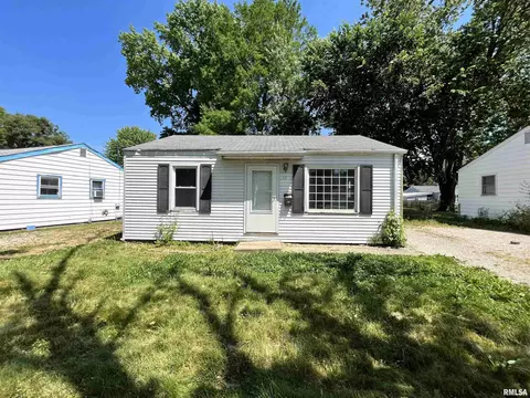 12 Hedge Dr, Springfield, IL 62702