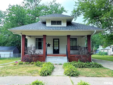202 Garfield Ave, Galesburg, IL 61401