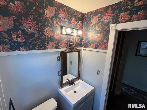311 E Woods St, Avon, IL 61415 photo 7