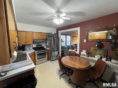 311 E Woods St, Avon, IL 61415 photo 3