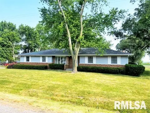210 W Madison St, Greenview, IL 62642