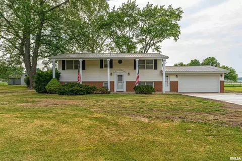 1115 Macon St, Lincoln, IL 62656