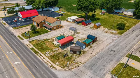 912 Woodlawn Rd, Lincoln, IL 62656