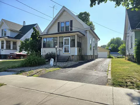 158 Phillips St, Galesburg, IL 61401