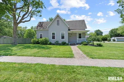 402 E Mulberry St, Chatham, IL 62629