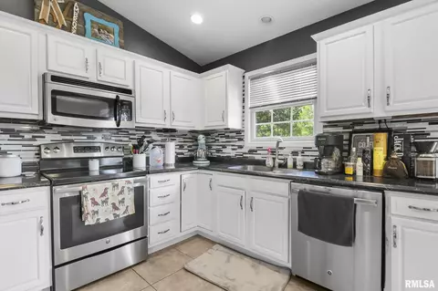 120 W Hawkeye Way, Springfield, IL 62707 photo 7