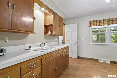 3260 S Spring St, Springfield, IL 62703 photo 10