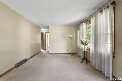 3260 S Spring St, Springfield, IL 62703 photo 6