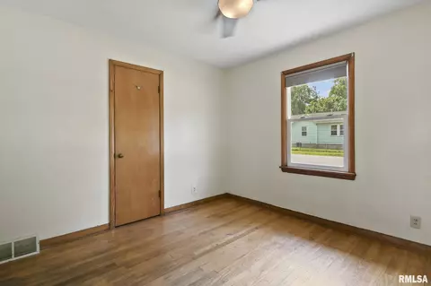 3260 S Spring St, Springfield, IL 62703 photo 12