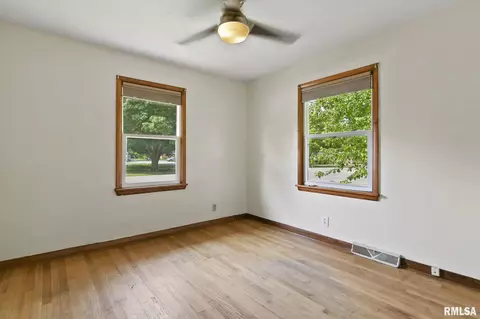 3260 S Spring St, Springfield, IL 62703 photo 14