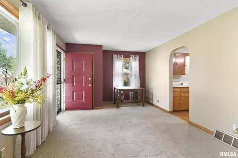 3260 S Spring St, Springfield, IL 62703 photo 4