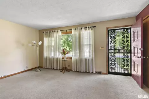 3260 S Spring St, Springfield, IL 62703 photo 7