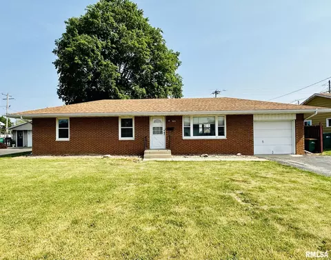 825 Parkview Rd, Galesburg, IL 61401