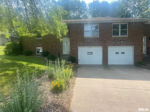 2135 A W Huntington Dr, Quincy, IL 62301