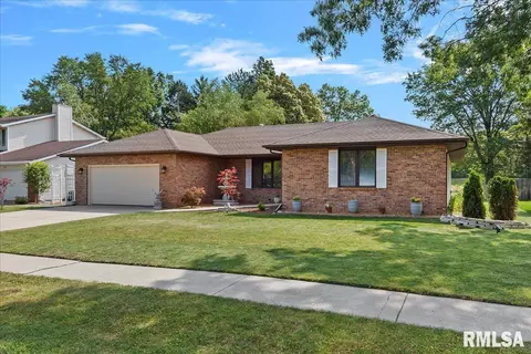 1604 Devonwood Dr, Springfield, IL 62704 photo 2