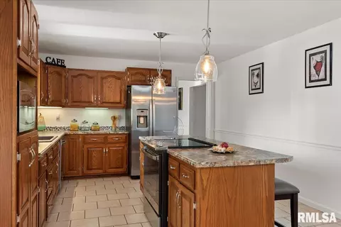 1604 Devonwood Dr, Springfield, IL 62704 photo 19
