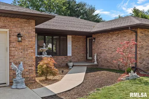 1604 Devonwood Dr, Springfield, IL 62704 photo 4