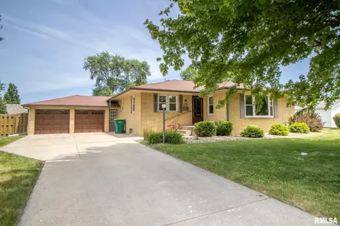 1135 Parkview Rd, Galesburg, IL 61401
