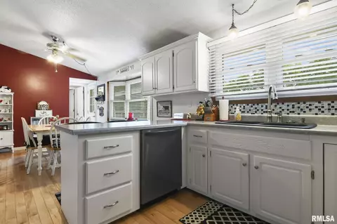 2621 Hazlett Ln, Springfield, IL 62707 photo 9