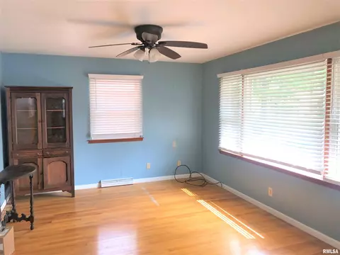 2105 N 6th St, Springfield, IL 62702 photo 5