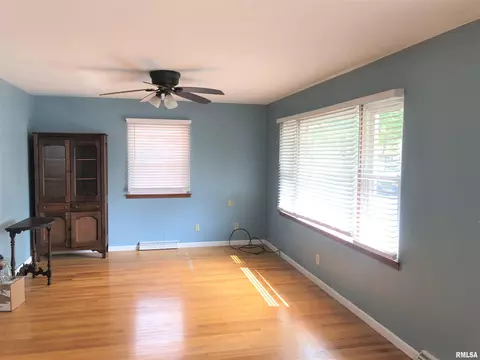 2105 N 6th St, Springfield, IL 62702 photo 6