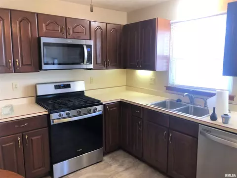 2105 N 6th St, Springfield, IL 62702 photo 9