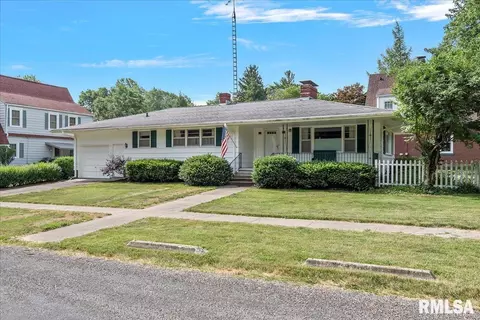 1237 Parnassus Pl, Jacksonville, IL 62650