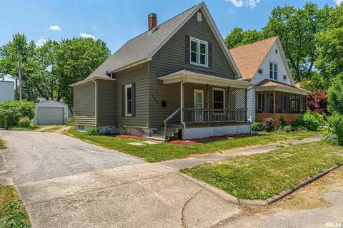 711 Lincoln Ave, Lincoln, IL 62656