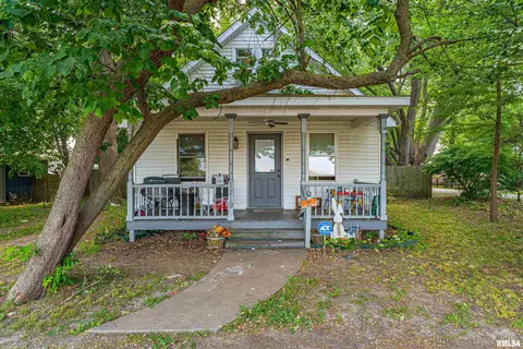 1219 8th St, Lincoln, IL 62656