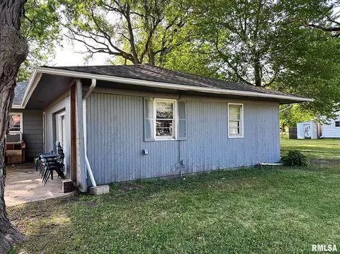 432 W Holmes St, Oneida, IL 61467 photo 2