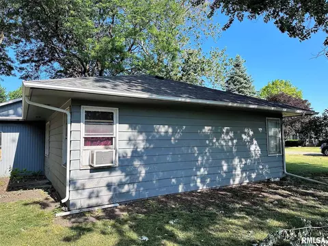 432 W Holmes St, Oneida, IL 61467 photo 5