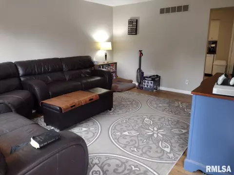 5 Villanova Dr, Springfield, IL 62703 photo 4