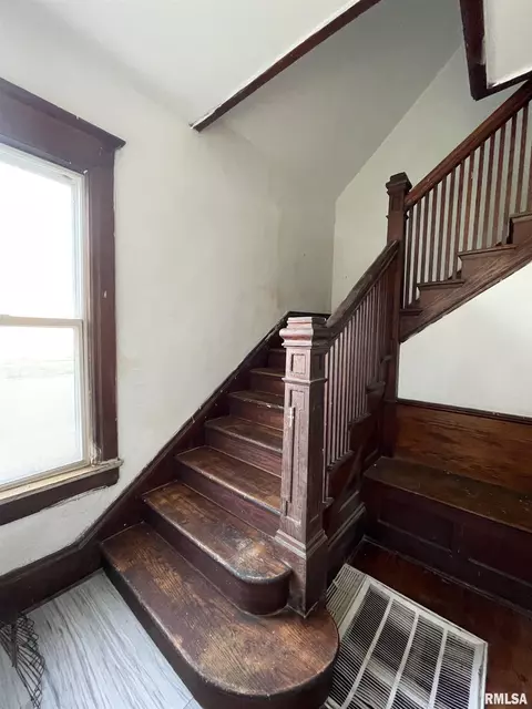 1228 E Ash St, Springfield, IL 62703 photo 5