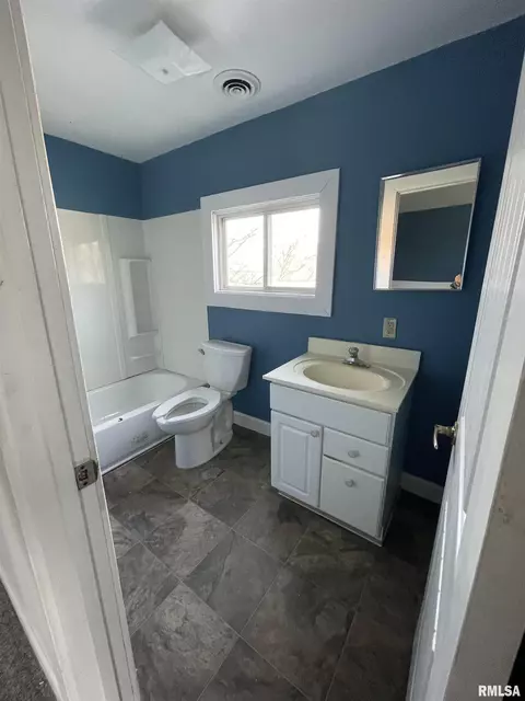 1228 E Ash St, Springfield, IL 62703 photo 7