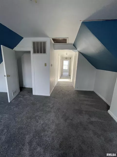 1228 E Ash St, Springfield, IL 62703 photo 9