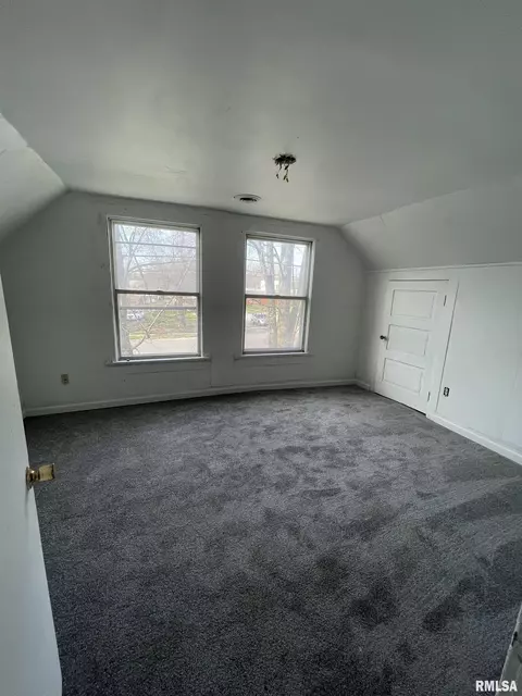 1228 E Ash St, Springfield, IL 62703 photo 8