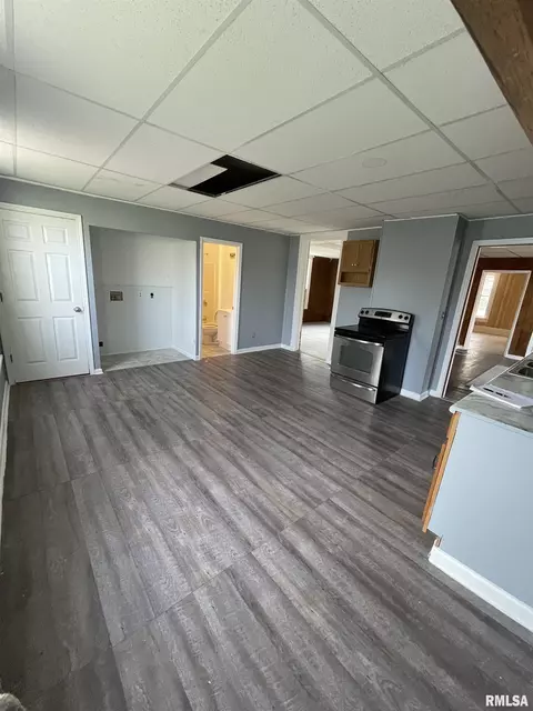 1228 E Ash St, Springfield, IL 62703 photo 2