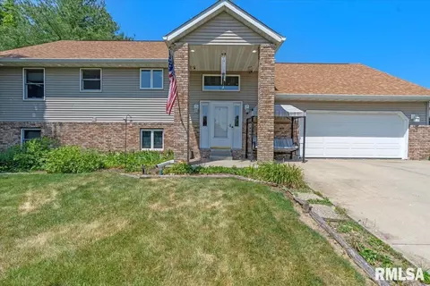 200 N Rose Dr, Auburn, IL 62615