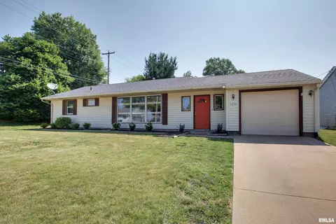 3230 Brentwood Dr, Quincy, IL 62301