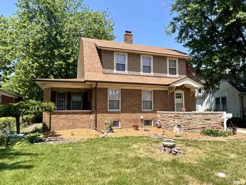 858 Monroe St, Galesburg, IL 61401