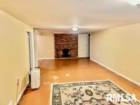 2304 Parkview Dr, Springfield, IL 62704 photo 13