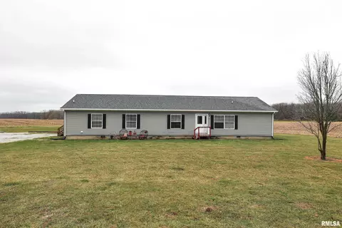 7980 Downs Ln, Rushville, IL 62681