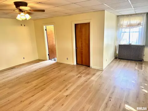 200 N Main St, Berlin, IL 62670 photo 18