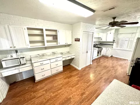 200 N Main St, Berlin, IL 62670 photo 23