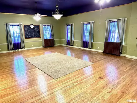 200 N Main St, Berlin, IL 62670 photo 15
