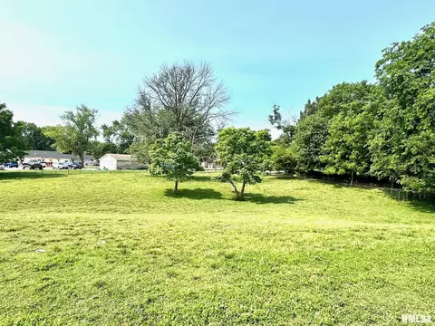200 N Main St, Berlin, IL 62670 photo 11