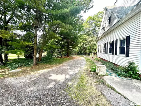 200 N Main St, Berlin, IL 62670 photo 8