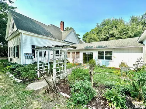 200 N Main St, Berlin, IL 62670 photo 3