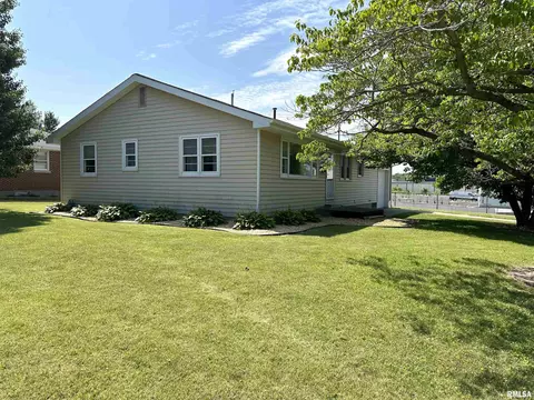 3700 Briarwood Dr, Quincy, IL 62305