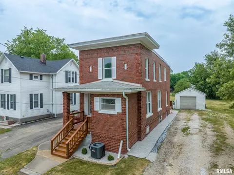 228 Day St, Galesburg, IL 61401